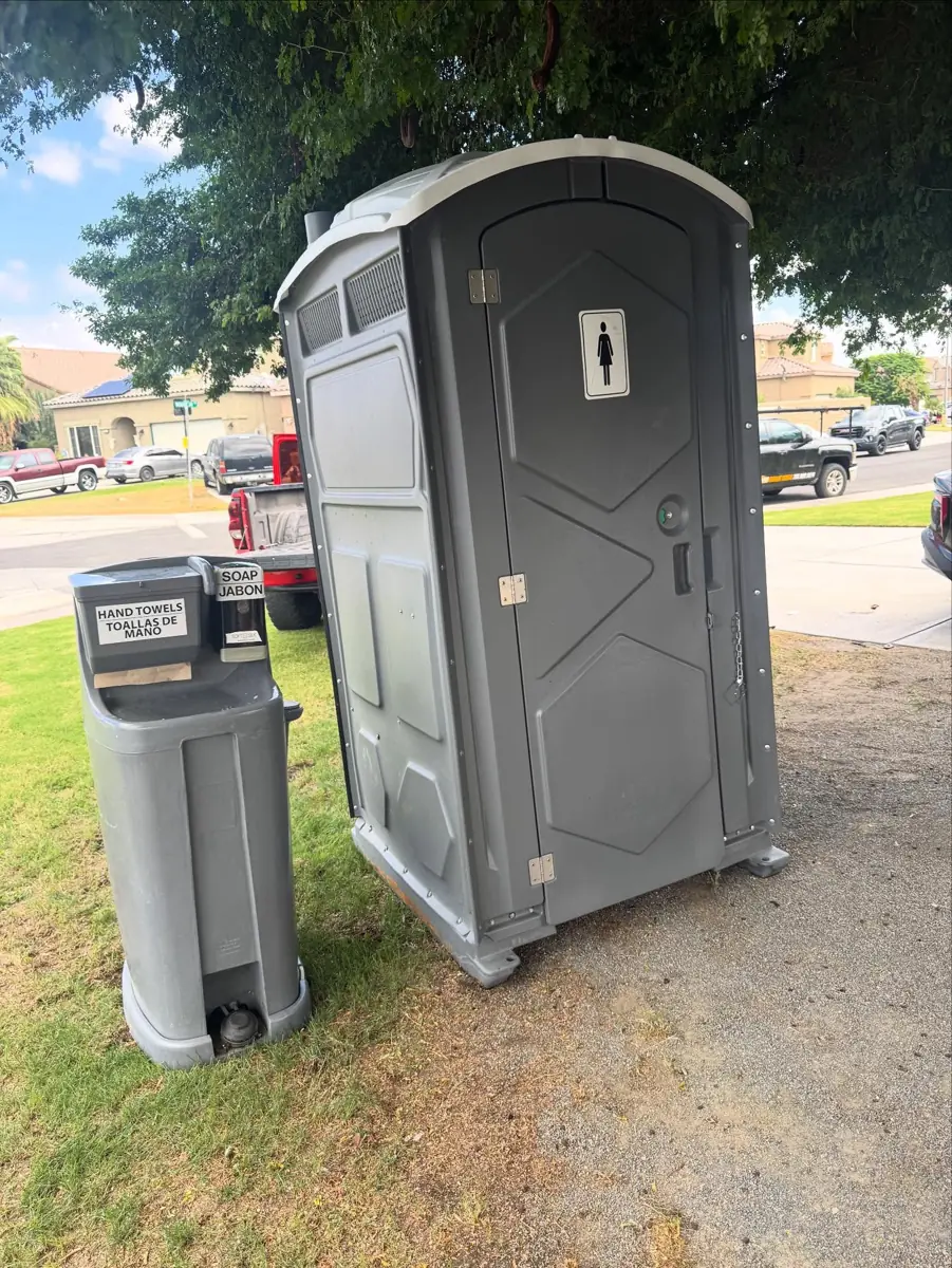 Unit with handwashing station